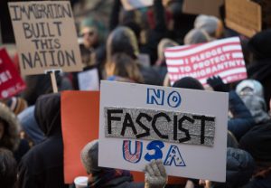 5070872_6_3106_lors-des-manifestations-a-l-aeroport-jfk-de_895c0931fdba335c8f73e95ba6053f75