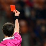 648x415_arbitre-football-donne-carton-rouge-illustration