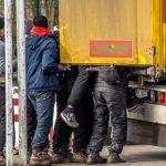 648x415_migrants-introduisent-camion-pres-steenvoorde-mars-2017