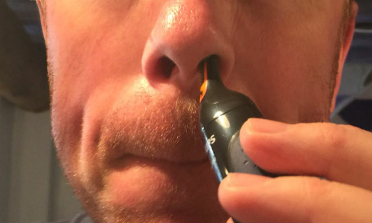 Video Un Homme Se Fait Retirer Une Crotte De Nez Geante