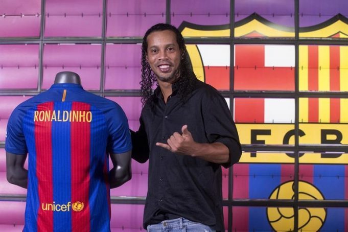 Ronaldinho: Pourquoi j’ai quitté le Barça.