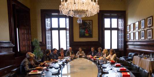 Catalogne:la-justice Espagnole suspend la session du parlement sur l&rsquo;independance prevue lundi.