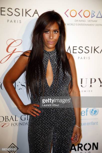 Amel Bent en balade avec son « MiniMe », habillée exactement comme elle