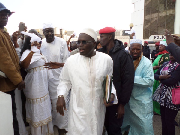 Khalifa Sall déballe : « Je n&rsquo;ai jamais pris. Je suis ici parce que j&rsquo;ai dit non à une offre politique en juin et septembre 2012 » Voici l&rsquo;intégralité de la déclaration préliminaire de Khalifa Sall: