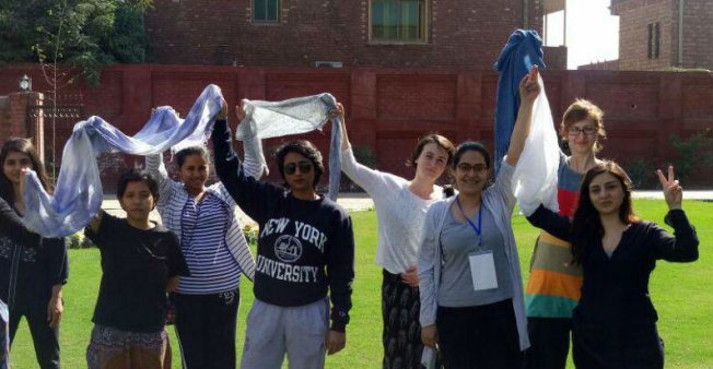 Iran : élan de solidarité internationale pour le combat contre le port du voile