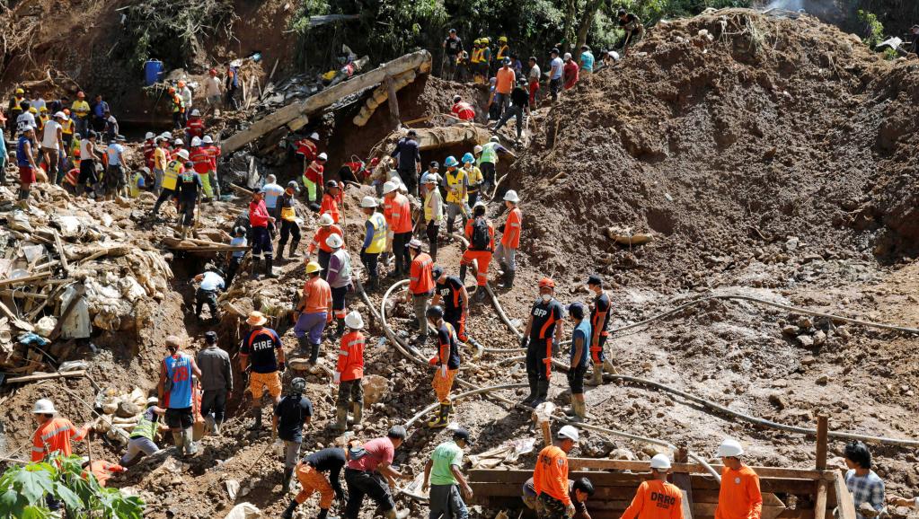 Glissement de terrain aux Philippines: l&rsquo;espoir de retrouver des survivants est minime