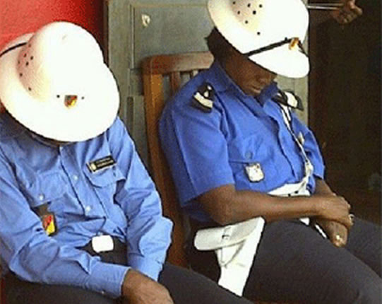 Exclusif: A Cambérène, des policiers dormeurs se font voler des sacs de riz de « l&rsquo;aide alimentaire »