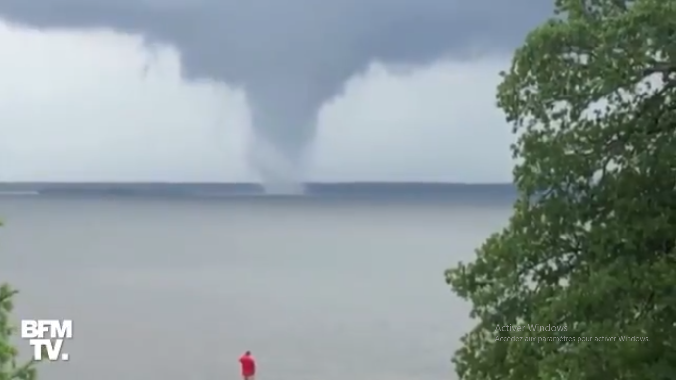Les images d’une impressionnante trombe marine sur un lac du Texas