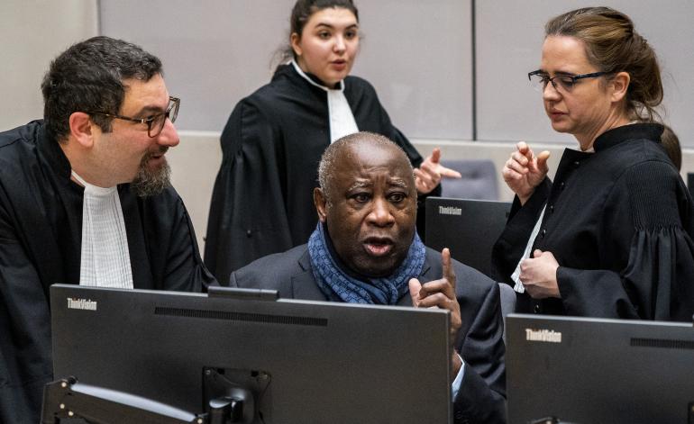 Privé de parole, maintenu sans preuves derrière les geôles de la CPI,Laurent Gbagbo brise le silence vidéo…