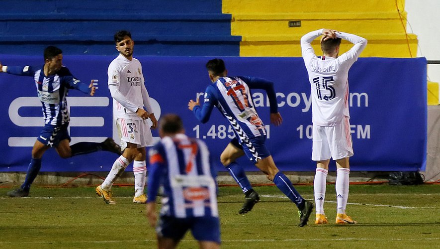Espagne : Coupe du Roi , les hommes de Zinedine Zidane humiliés par une équipe de D3 avec un gardien de 41 ans