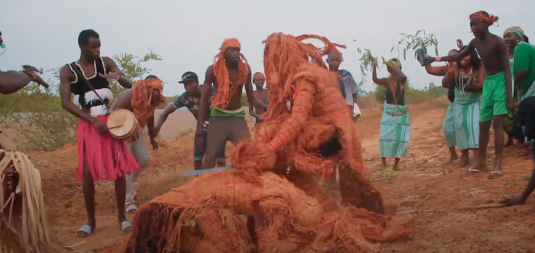Culture : Découvrez la nouvelle video de Kuyi Yotey feat Big Mo Géant « Casamance carte postale »