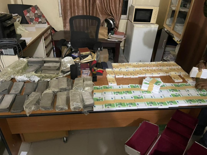 Liberté 6 : Plus d&rsquo;1,5 milliard en billets noirs et 330 millions Fcfa en faux billets saisis par la police de Médina
