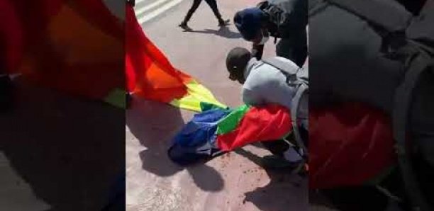 Assemblée Nationale: Karim Xurum Xaax et 8 autres membres de Nitou Deug arrêtés pour avoir brûlé un drapeau Lgbt