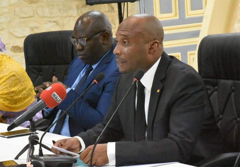 Hotel de ville de Dakar: Les recettes de Barthélémy Dias au  contre forum de l&rsquo;eau