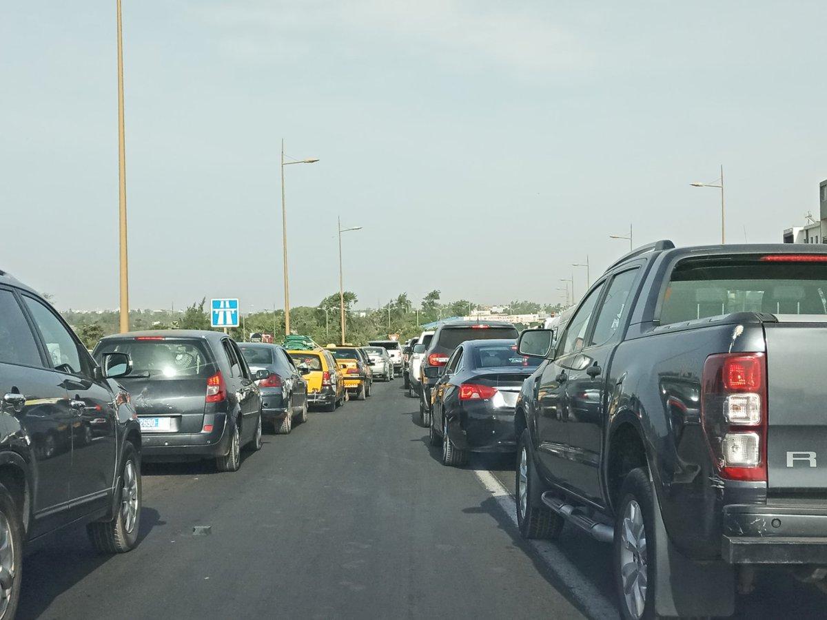 Sénégal/Egypte: Bouchon de plus 2000 mètres sur l&rsquo;autoroute à péage à la sortie de Diamniadio