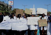 Les médecins spécialistes suspendent leur grève après des promesses d’avancées statutaires