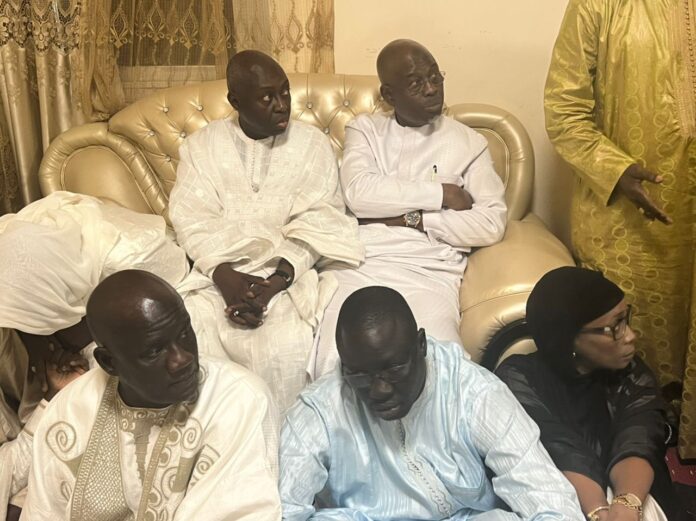 Les députés de Wallu Senegal évoque la candidature de Karim Wade au présidentielle de 2024 à Touba devant le Khalife
