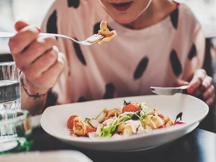 Sauter un repas peut entraîner un effet mauvaise haleine