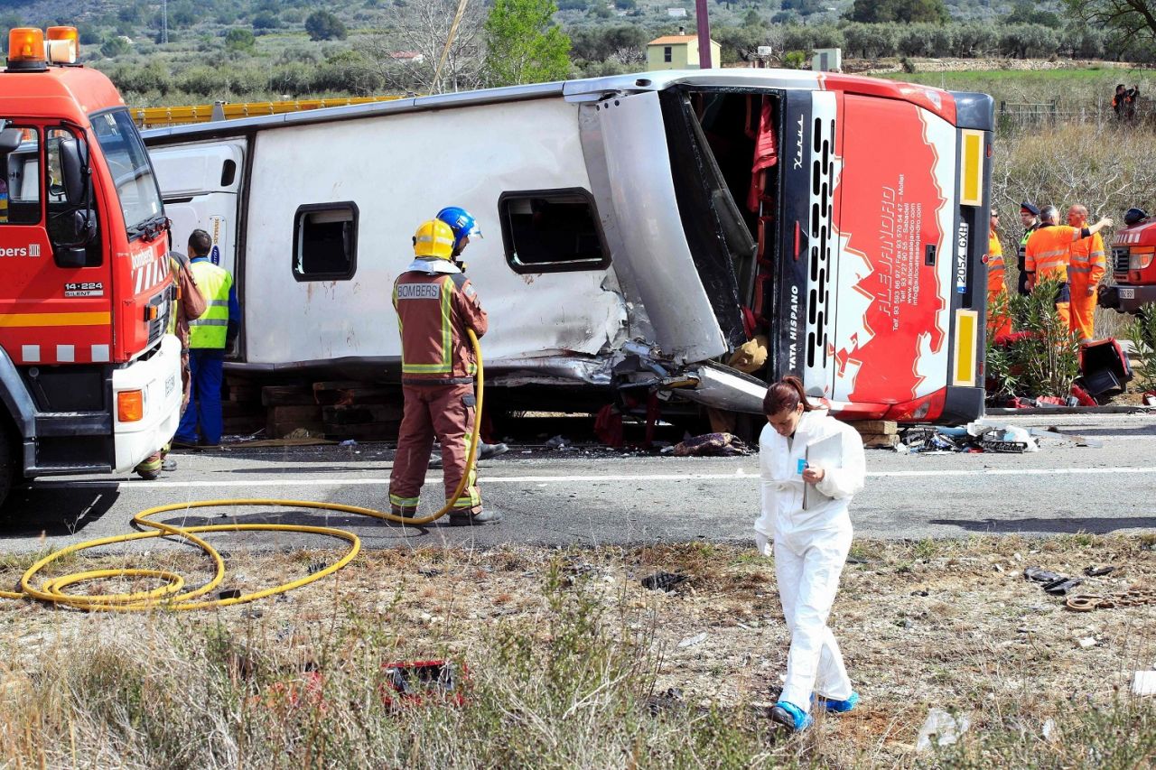 Espagne : Au moins deux morts après la chute d’un bus dans une rivière