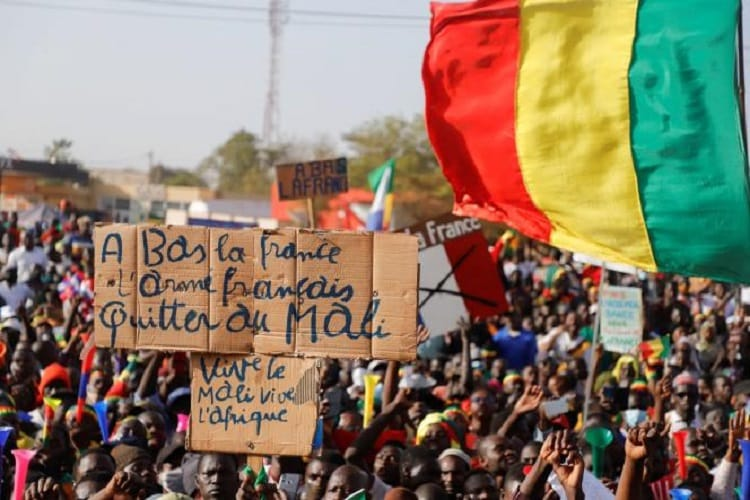 Mali: interdiction des ONG financées par la France