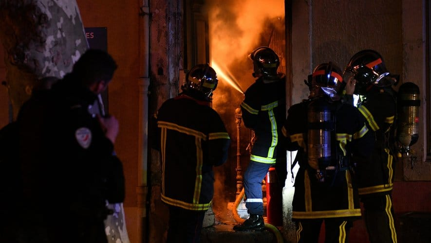 France: dix morts dont cinq enfants dans un violent incendie à Vaulx-en-Velin