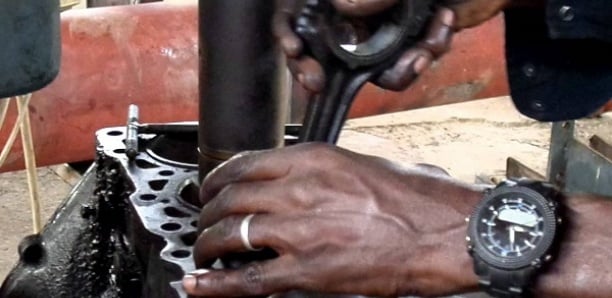 Drame à Mbour : Un mécanicien se fait écraser par un apprenti sous la voiture qu&rsquo;il reparaît