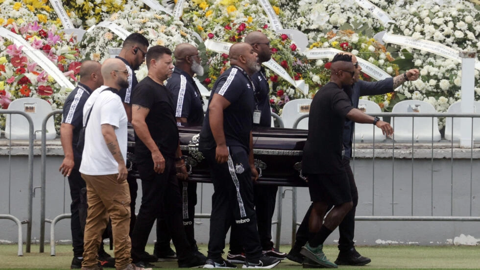 Brésil : 24 heures de veillée publique en hommage au légendaire Pelé