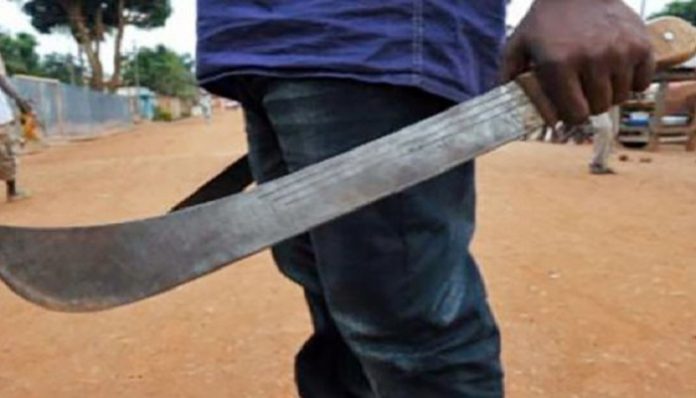 Cité Keur Gorgui : Un jeune homme armé d’une machette tente de tuer son père
