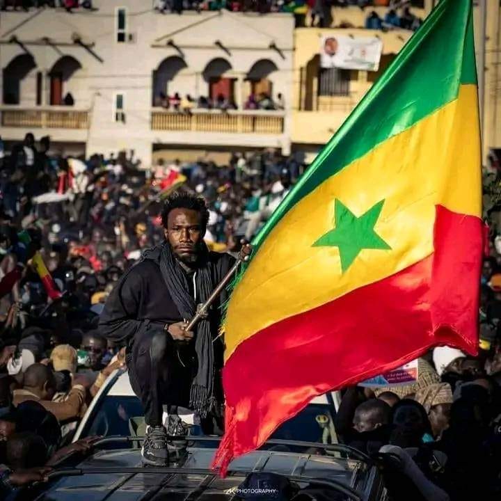 Justice : Azoura Fall, l’homme qui tient le drapeau derrière Sonko, placé sous mandat de dépôt