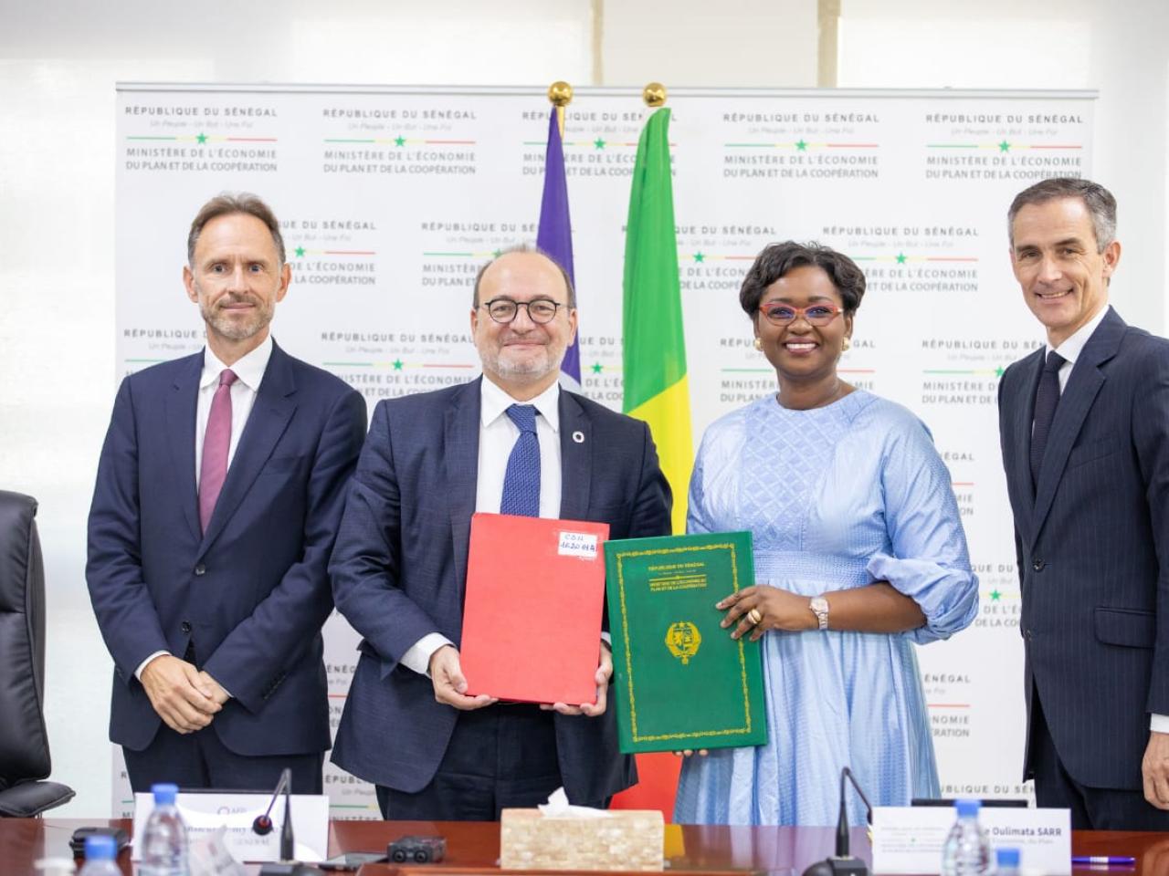 Un prêt de 98 milliards de FCFA au Sénégal, garantie par la France….