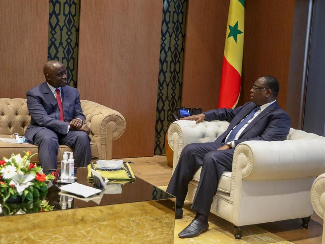 50 millions et 4 billets d&rsquo;avion offerts aux femmes de Rewmi par Macky Sall….