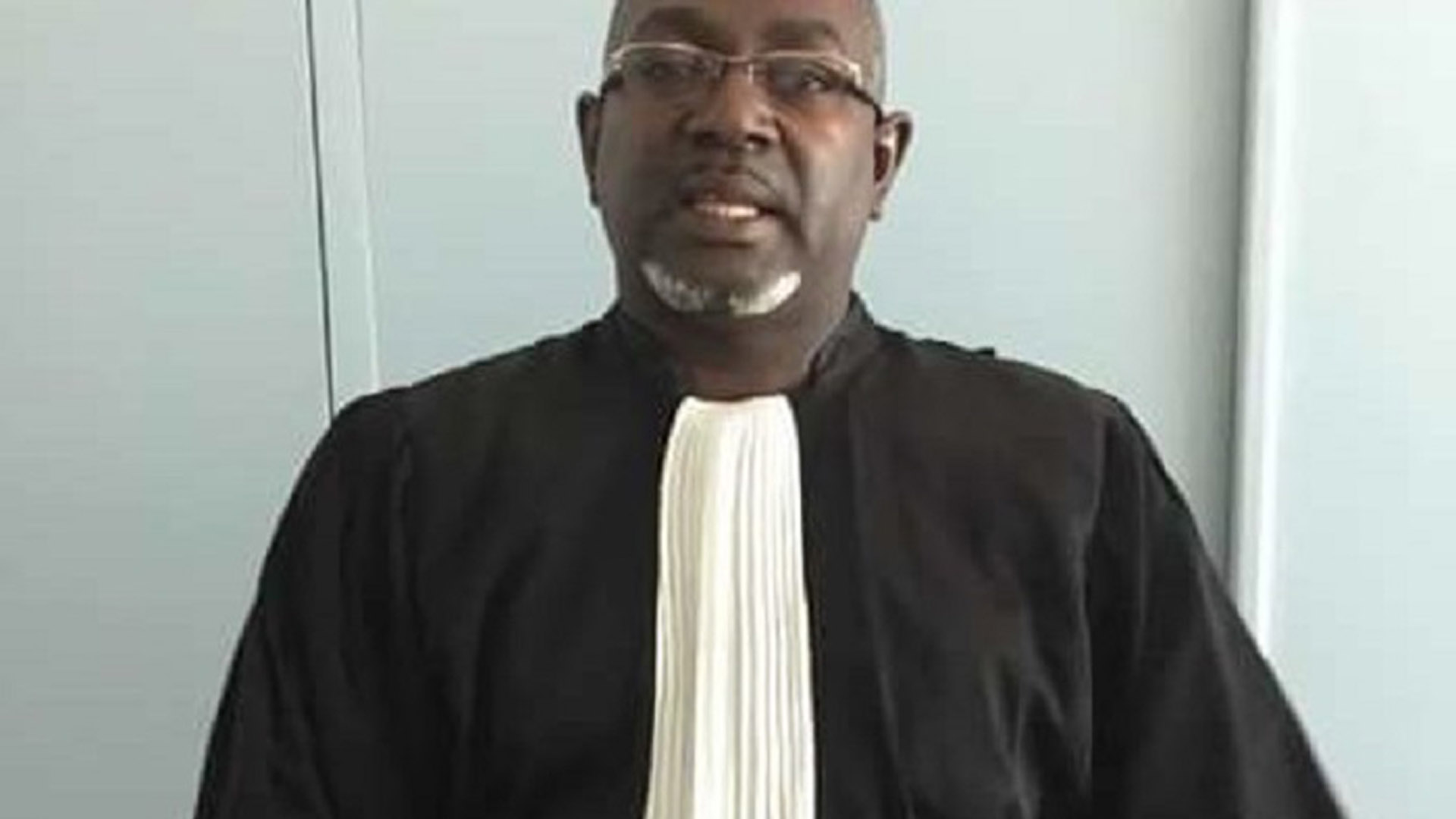 Présidentielle 2024 : L’avocat Me Amadou Aly Kane annonce sa candidature et prône le courant écologiste.