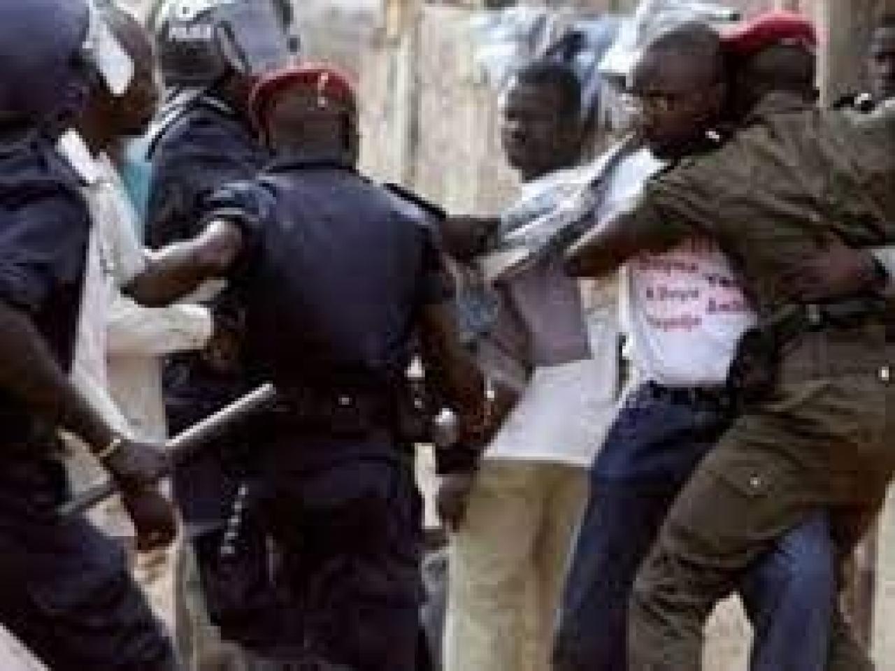 Un commerçant se bagarre avec un policier ,le blesse et écope 6 mois de prison