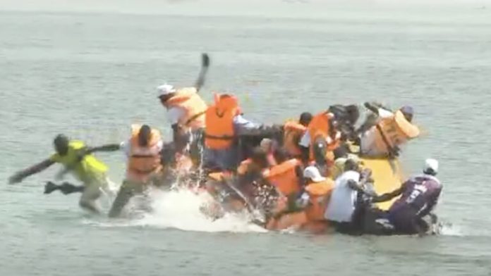 40 journalistes sénégalais frolent la mort dans un chavirement de piroue. Regardez !