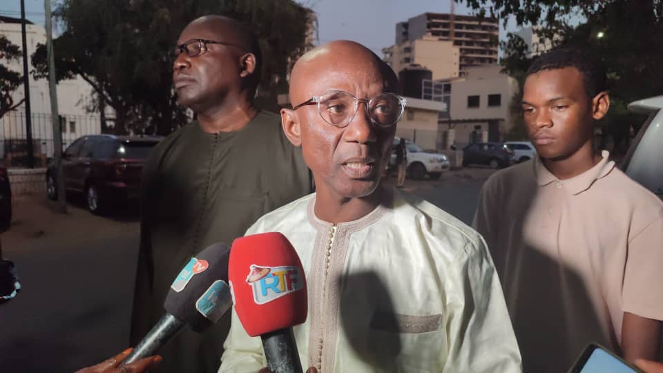 Présidentielle 2024 : Le Professeur Marry Teuw Niane a déposé sa candidature au conseil constitutionnel