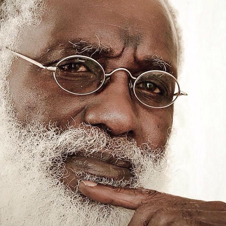 Disparition de l’écrivain Abass Ndione : « Une vie en spirale » qui prend fin.