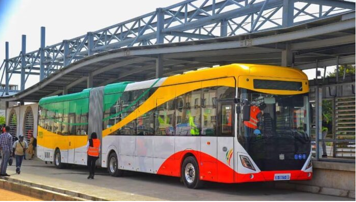 BRT : Macky annonce un partenariat avec la Senelec