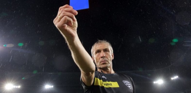 Football: Après la VAR, la FIFA va lancer le carton bleu