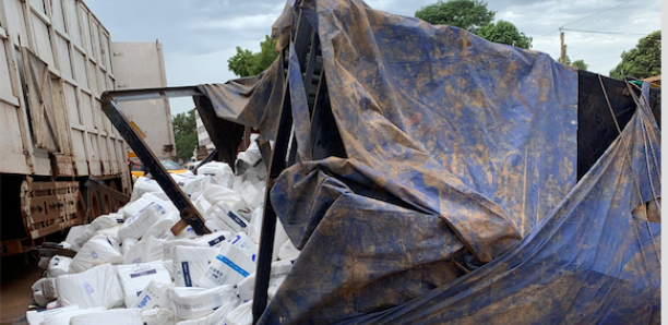 Ziguinchor : Un camion rempli de bagages, des sachets, se…