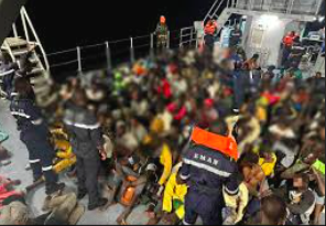 Migration irrégulière: la marine sénégalaise intercepte une pirogue transportant plus de 200 individus au Large de Saint-Louis dont …