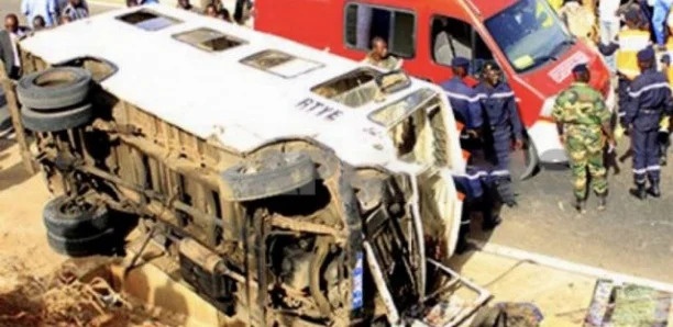 Axe Thiès-Khombole : Un Ndiaga Ndiaye se renverse, plusieurs blessés.