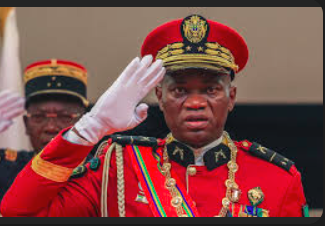 Un an après le coup d&rsquo;État au Gabon, le général Oligui Nguema soigne son …
