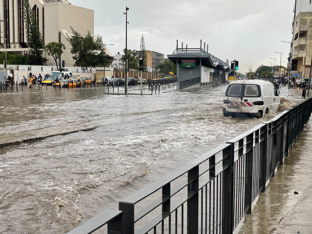 Petite pluie à Dakar: Le trajet du BRT envahi par les eaux