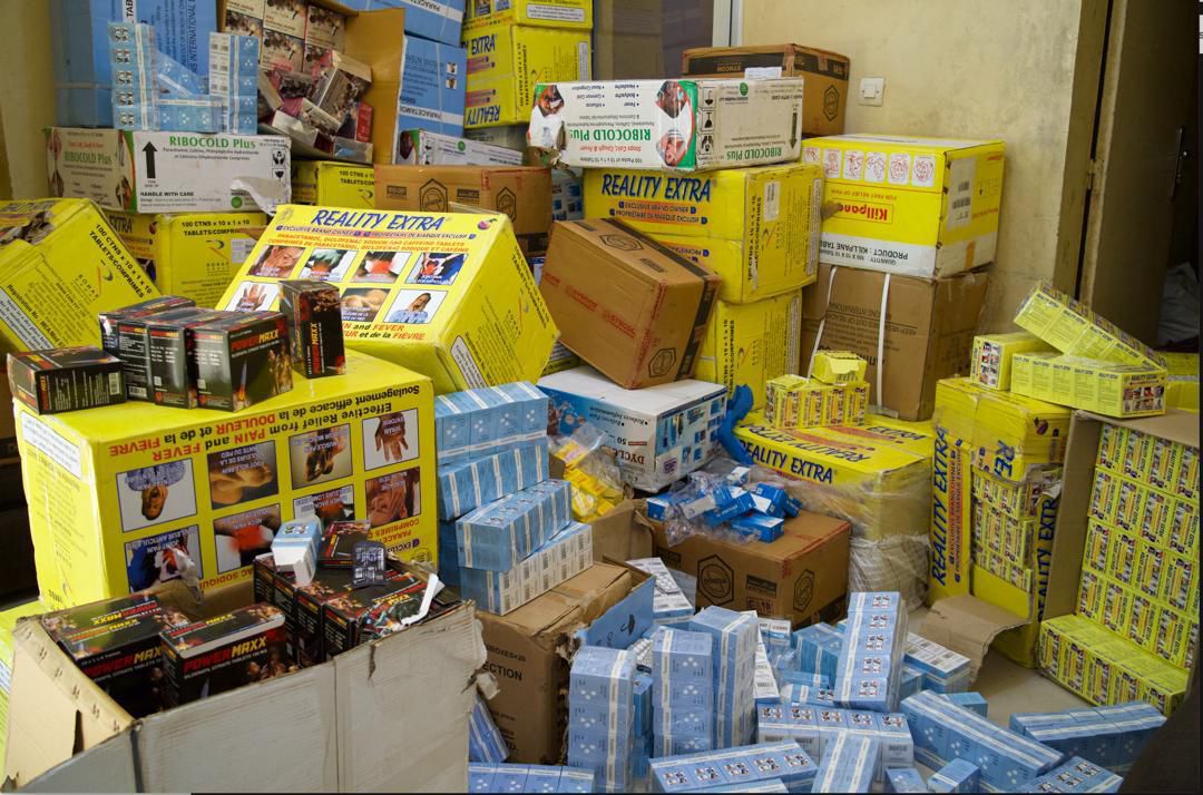 Saisies de médicaments et de devises d’une contrevaleur totale de 620 millions