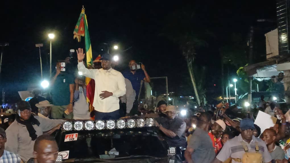 Campagne électorale: Ousmane Sonko de harangue une foule exceptionnelle à Saint Louis et promet de…