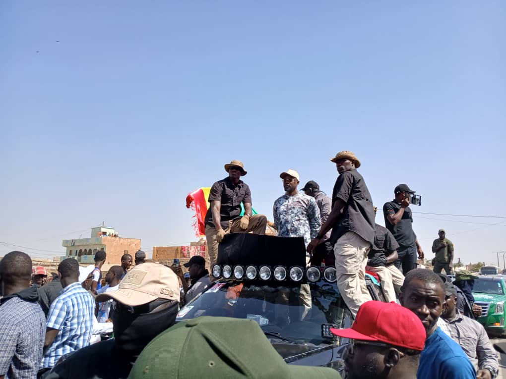 Agnam Thiodaye: Ousmane Sonko draine une foule chez Farba Ngom et se fait attaquer par…