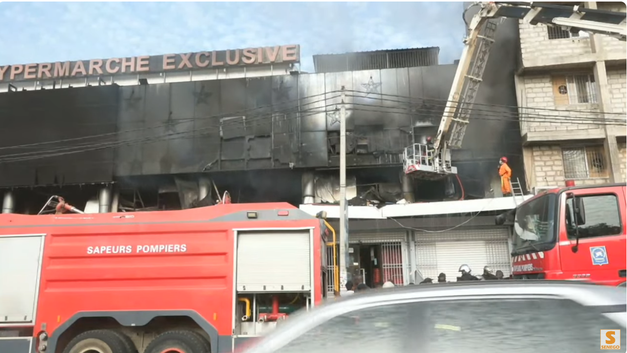 Urgent :  Le Marché Exclusif de Yoff prend feu les dégâts sont…