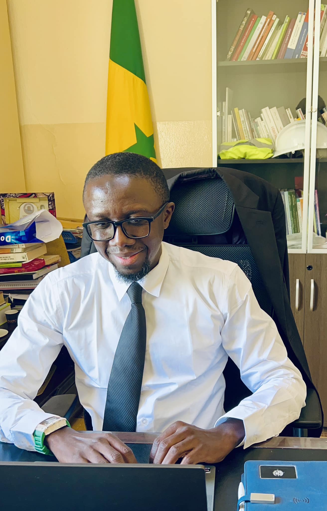 Contribution : L’âne et le miel ou la France et l’Afrique. (Par Abdou Khadre Sano)