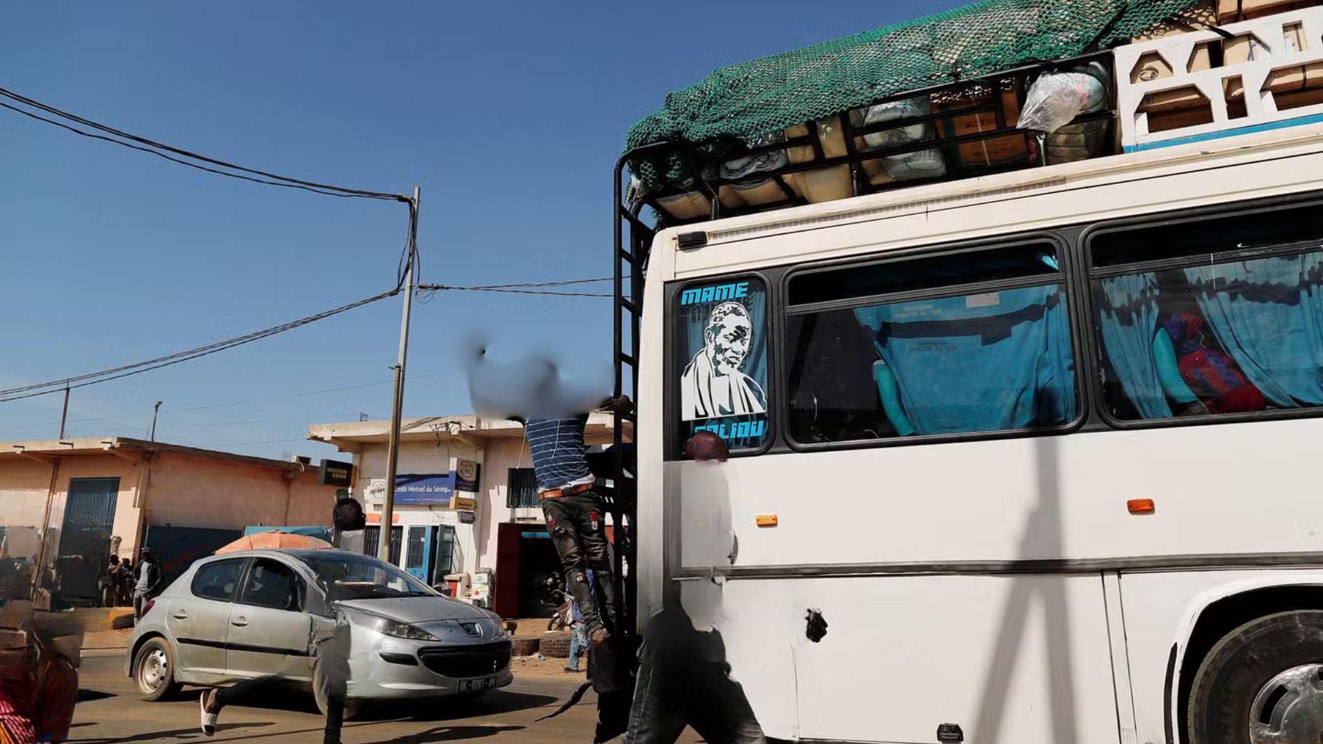 Horreur á Kolda : un « coxeur » meurt sur le coup après avoir chuté d’un bus