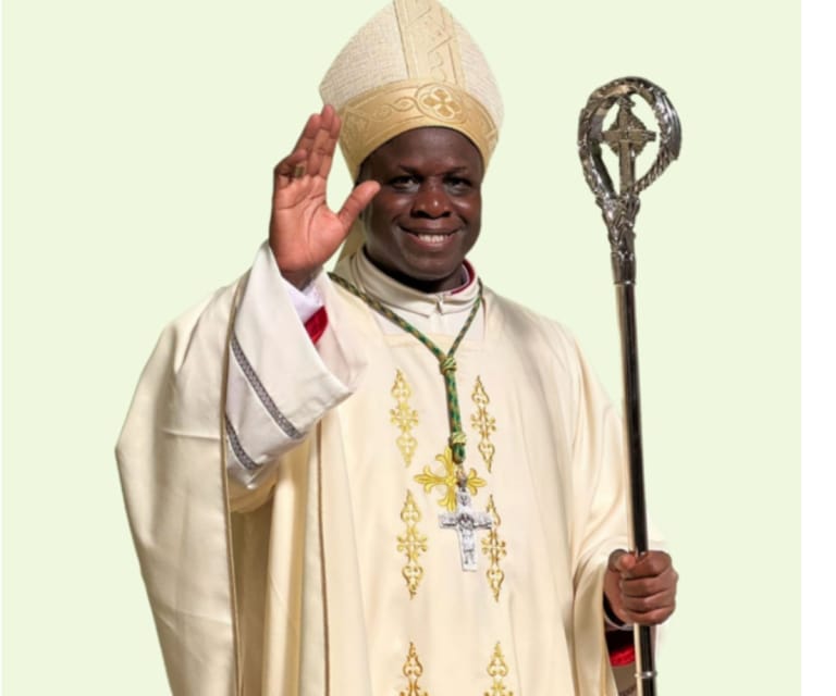 Monseigneur Jean-Baptiste Valter Manga en mission pastorale à Dakar 